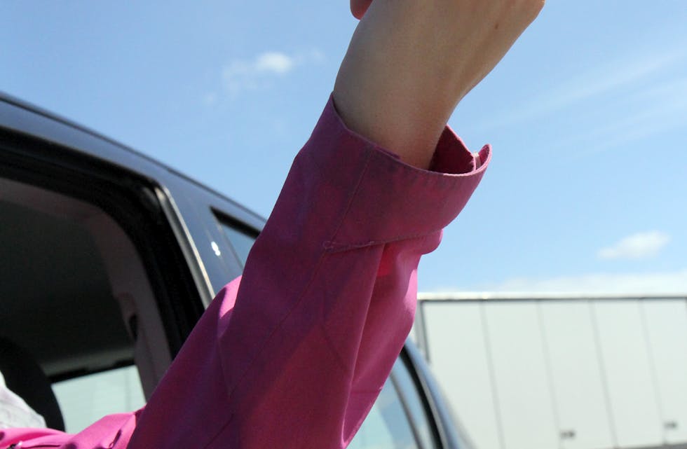 Sinte bilistar viser fingeren til vegarbeidarane ved det nye Førre-krysset. 
Illustrasjonsfoto: Mona Terjesen