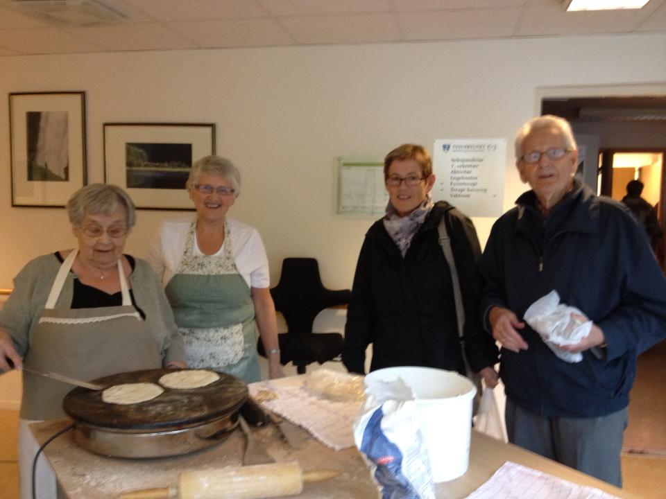 1234421_479923372106293_437298337_n