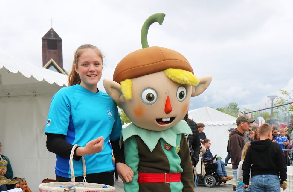 Peder Stokkan, Cecilie Pallesen, Malin Kili, Kristine Breistein og Glenn Arne E. Yrke grublar vidare på sin idé om ei klokke for diabetikarar.
Foto: Alf-Einar Kvalavåg