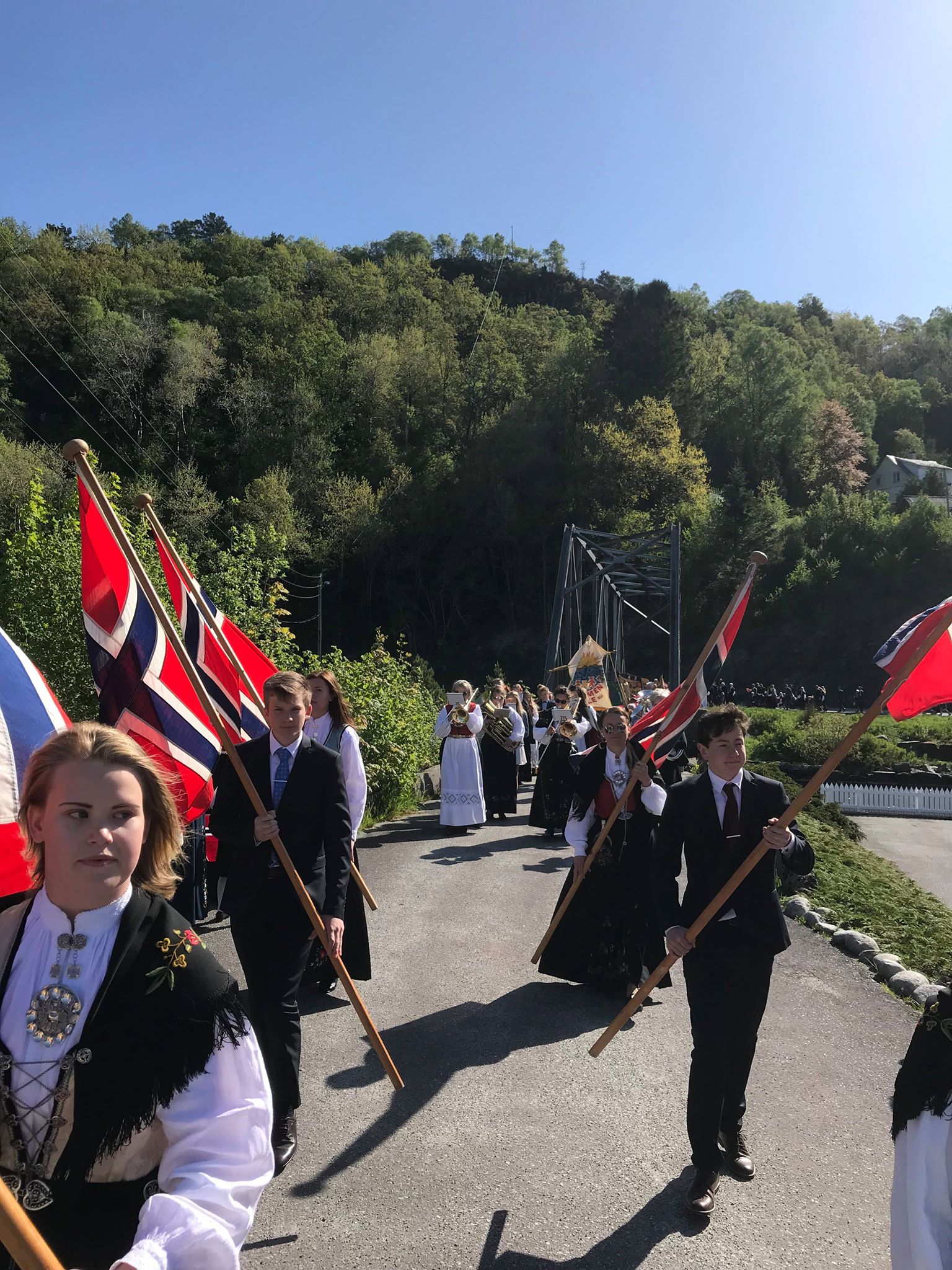 32689059_10212082778328271_5868176832561414144_n