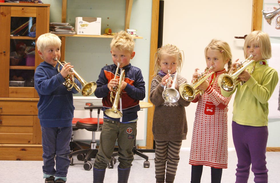 Ida Martine, Trygve, Ingebjørg, Veslemøy og Severin imponerte då barnehagekorpset hadde sin første konsert.
Foto: Alf-Einar Kvalavåg