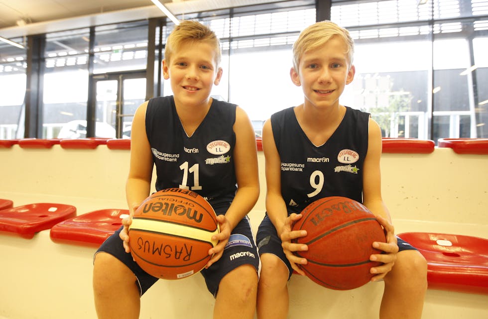 Rasmus Eikeland og Stian Askeland er klare til seriestart med Stegaberg U14. Laurdag kjem Frøya på besøk.
Foto: Alf-Einar Kvalavåg