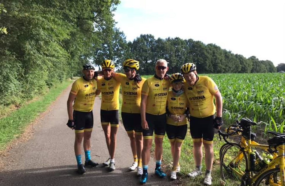 28 syklistar frå Team Rynkeby – God morgon Haugaland har kurs mot Paris. Sykkelturen er til inntekt for barn med alvorleg sjukdom. Foto: Privat