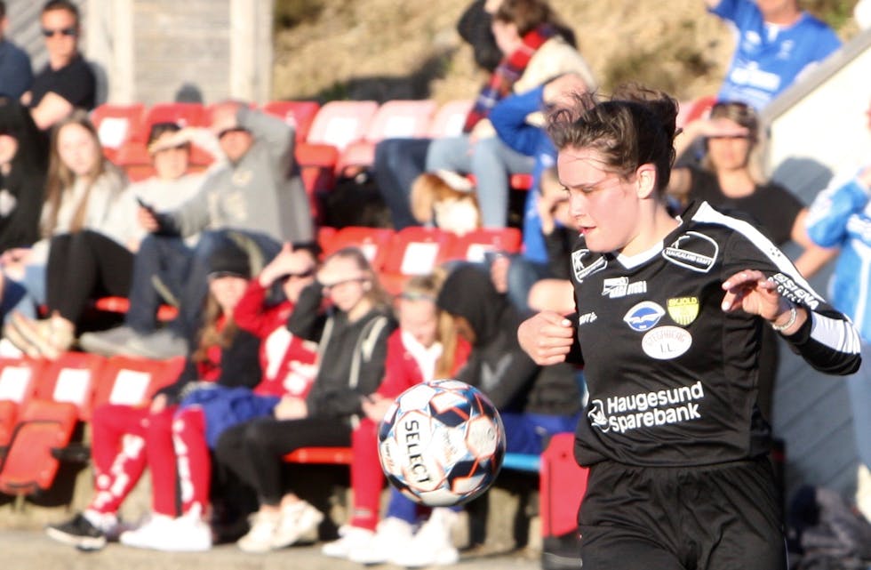 Cecilie Apeland scoret det aller første seriemålet for Tysværdamene. Det endte 3-0 over Haugar 2. Foto: Alf-Einar Kvalavåg