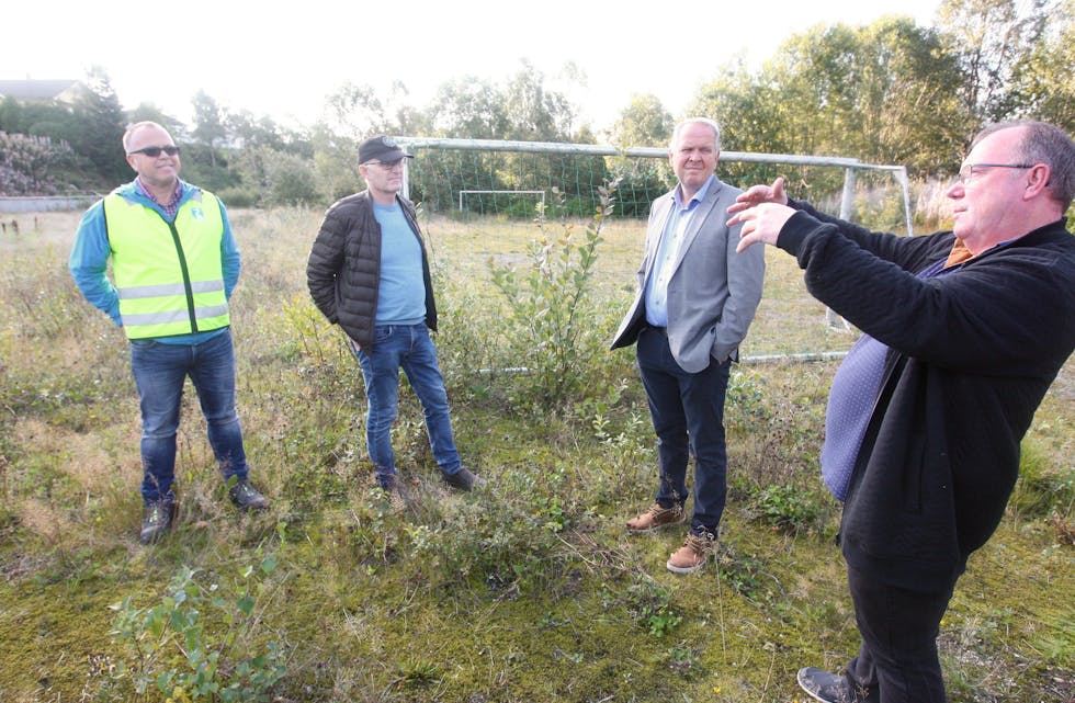 I september var Nils Stråtveit på synfaring med ordførar Sigmund Lier, Årdin Lindanger og Kjell Bjørkheim frå kommunen. Då blei tomta presentert.