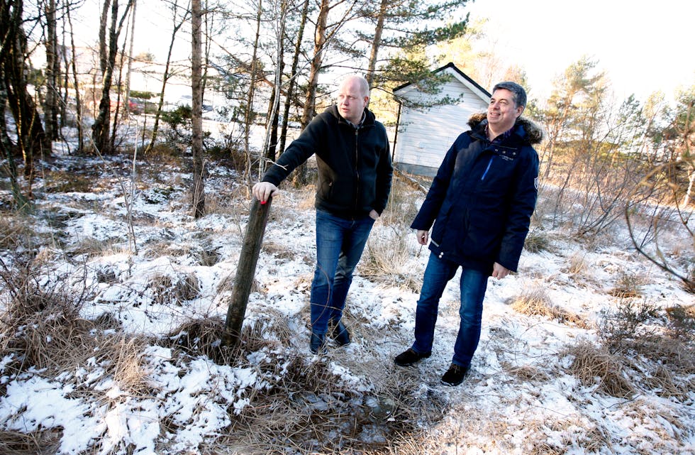 Ola S. Apeland og Arvid Bakken er begge godt kjende på Førland og Padlane. dei to godtar ikkje at det nye bustadområdet nå skal viskas vekk i ein større regionsplan.
