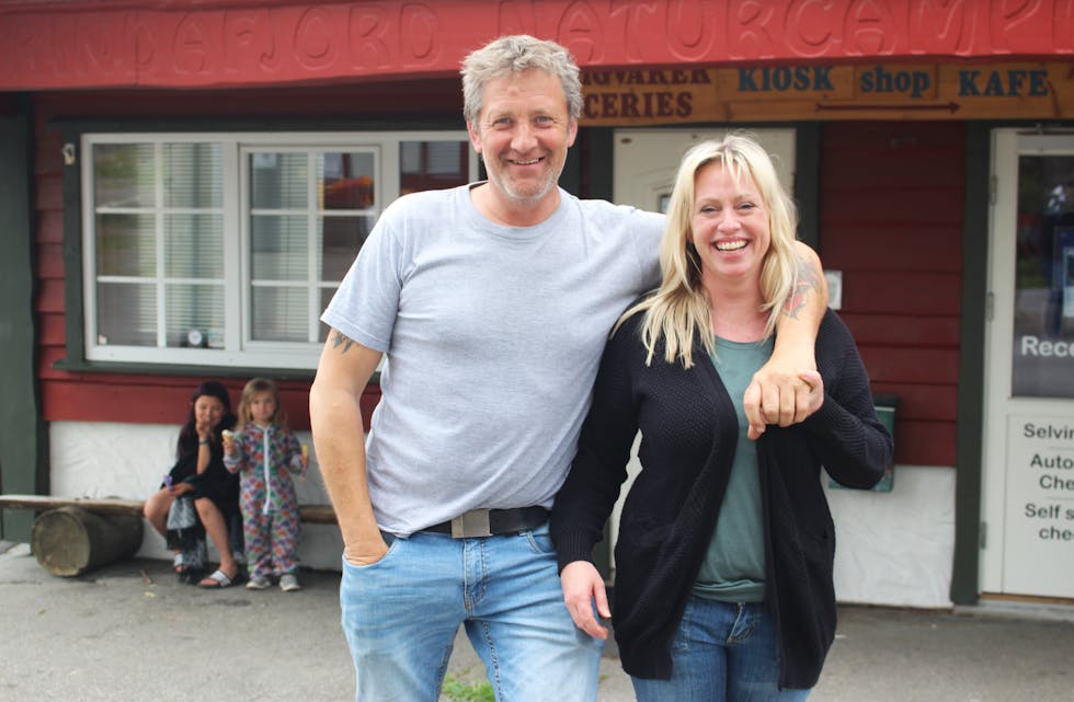 Kenneth Jensen og Veronika Digernes er nye eiere av Grindafjord Feriesenter. De er allerede godt i gang med å spre godt humør og skape trivsel på sin nye eiendom.