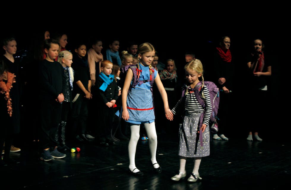 Mona og Arne Bratland deler sin dramatiske historie gjennom foredrag, blant annet på videregående skoler.