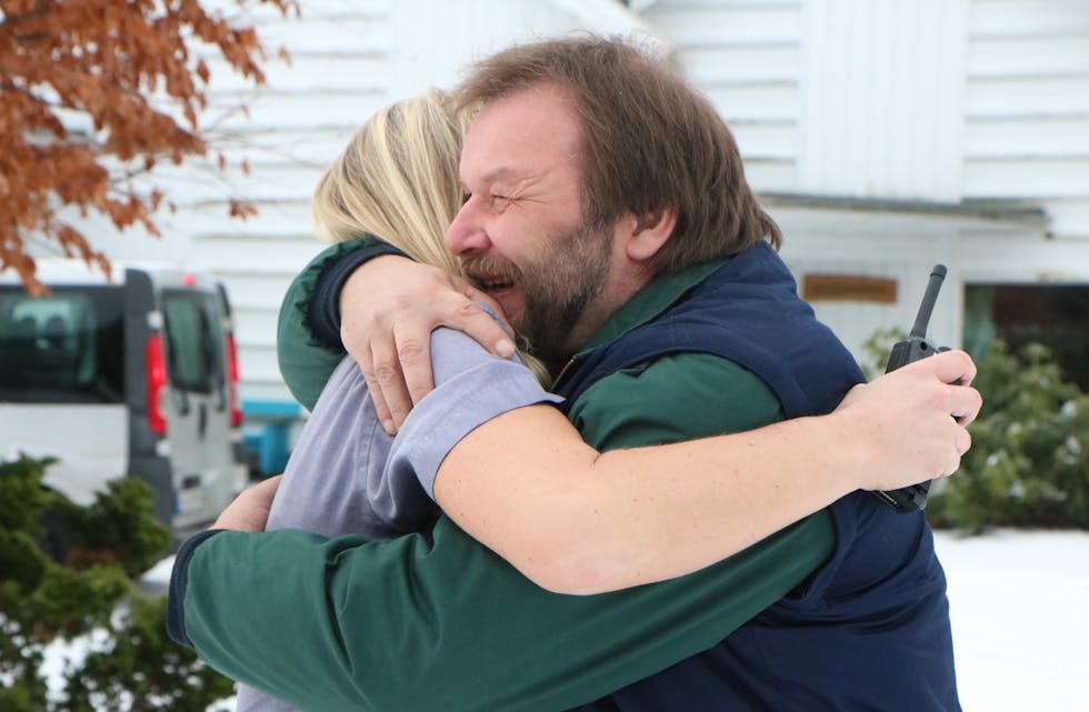Hilmar Øverland får ikkje takka Birgith Bustad Lilleskog nok. Hadde det ikkje vore for henne og dei andre som hjelpte til, så ville ikkje Hilmar vore i live i dag. Foto: Mona Terjesen