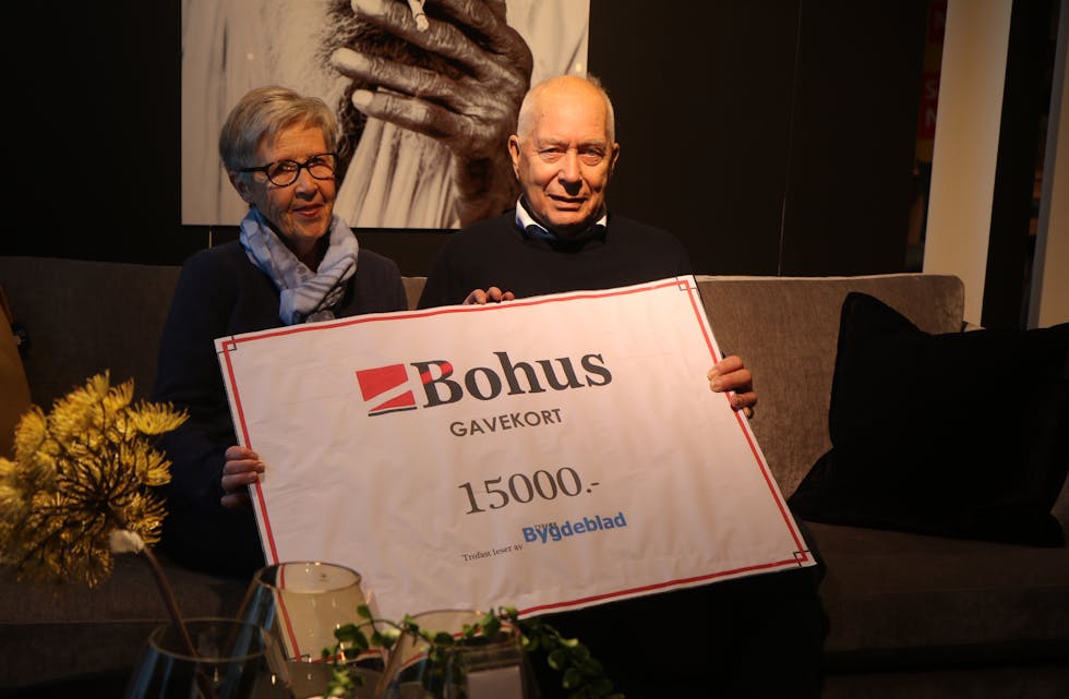 Jorunn og Jostein Waage var strålande nøgde med å vinne gåvekort. 
Foto: Mona Terjesen