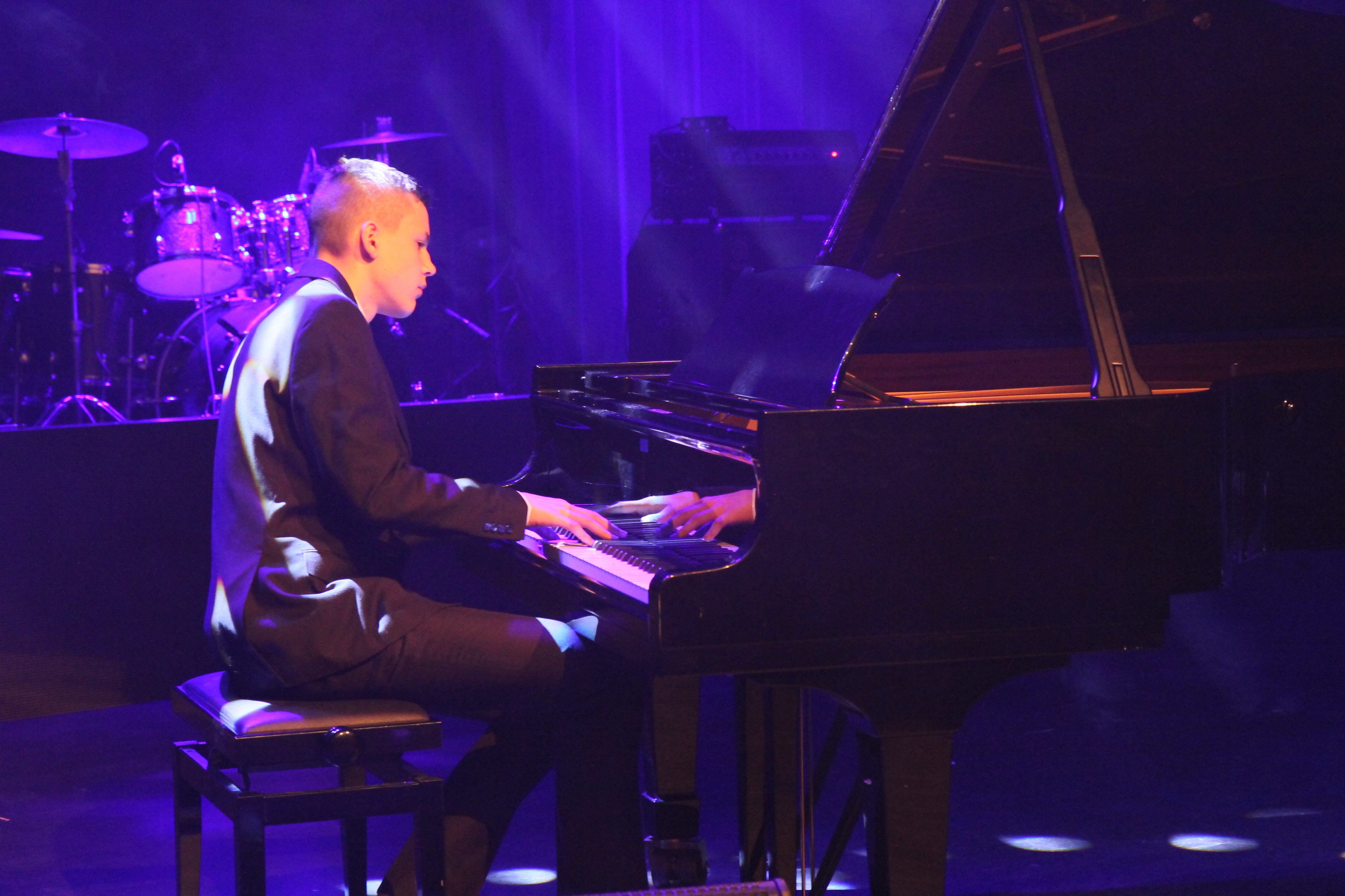 Emilis Petronis spelte måneskinnssonaten på piano.