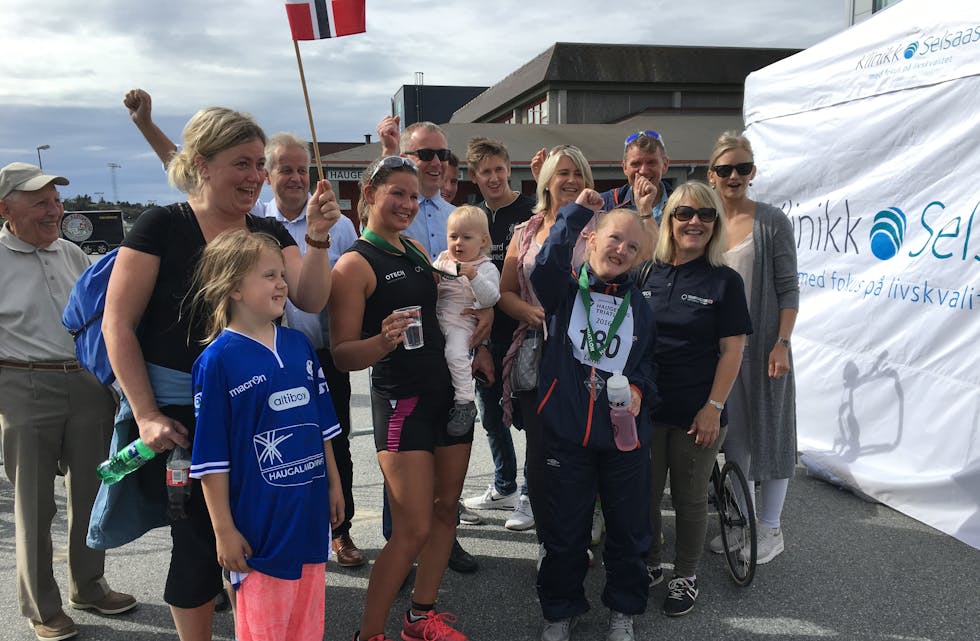 Stor jubel då Christina Vedø og Lene Tysvær stakk av med sigeren i teamvillingkonkurransen i Haugesund Triatlon. 
Foto: Monica H. Breitve