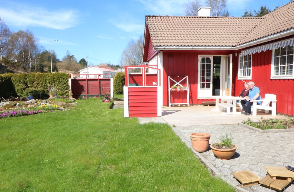 Gerd og Jakob Birk har ein nydeleg eigedom, men slit med å sitte ute på grunn av trafikkstøyen. No fryktar dei at det vil bli langt verre.