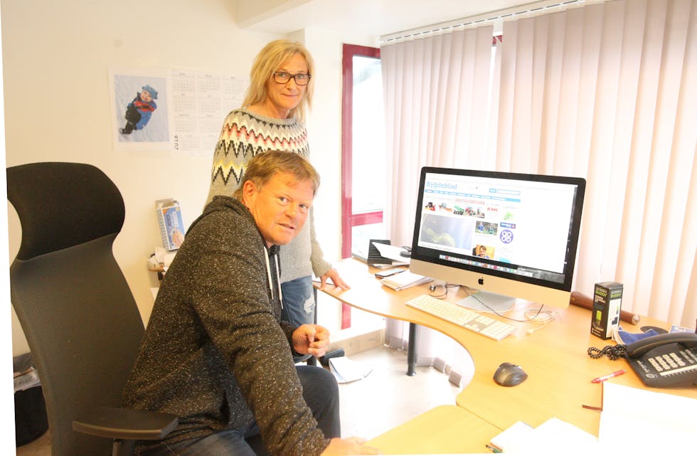 – Frå og med i dag får abonnentane våre tilgang på eksklusive TB+-saker på nettet, fortel dagleg leiar Irene Stuhaug Ørke og redaktør Alf-Einar Kvalavåg.
Foto: Ingvild R. Myklebust