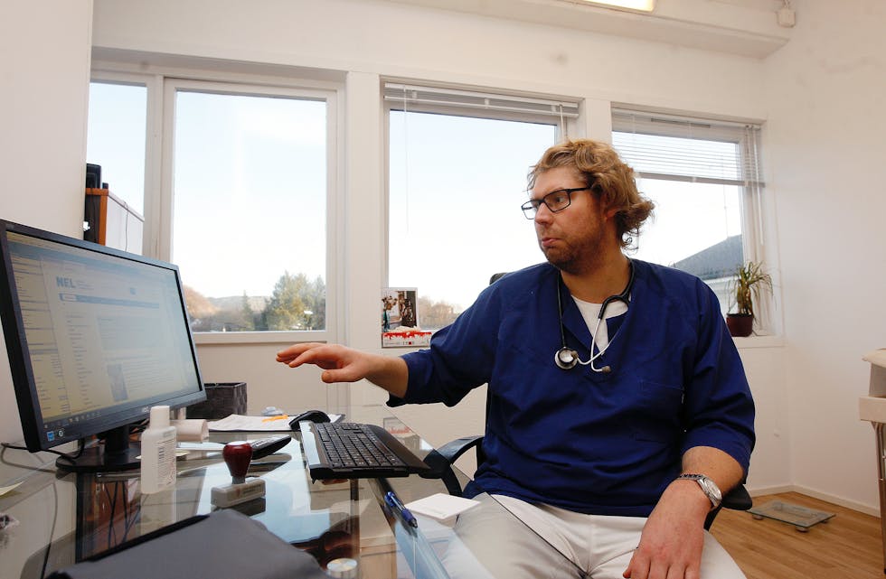 Ola Vassbø er på plass på legesenteret på Frakkagjerd. Planane for framtida er store og draumen er eit sterkt fagmiljø.
Foto: Alf-Einar Kvalavåg