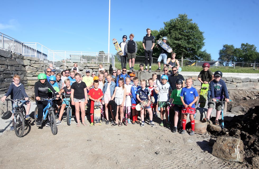 Det var mange som møtte fram for å vise interessa for ein betongpark på Frakkagjerd.
Foto: Alf-Einar Kvalavåg
