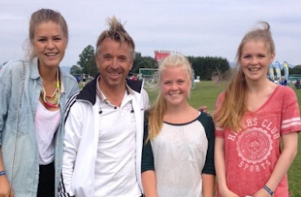 Julie Bokneberg, Jan Ivar "Mini" Jackobsen, Henriette Jøssang og Tonje Medhaug.
Falkeid IL J 16 på Norway cup! Foto: Olav Askeland