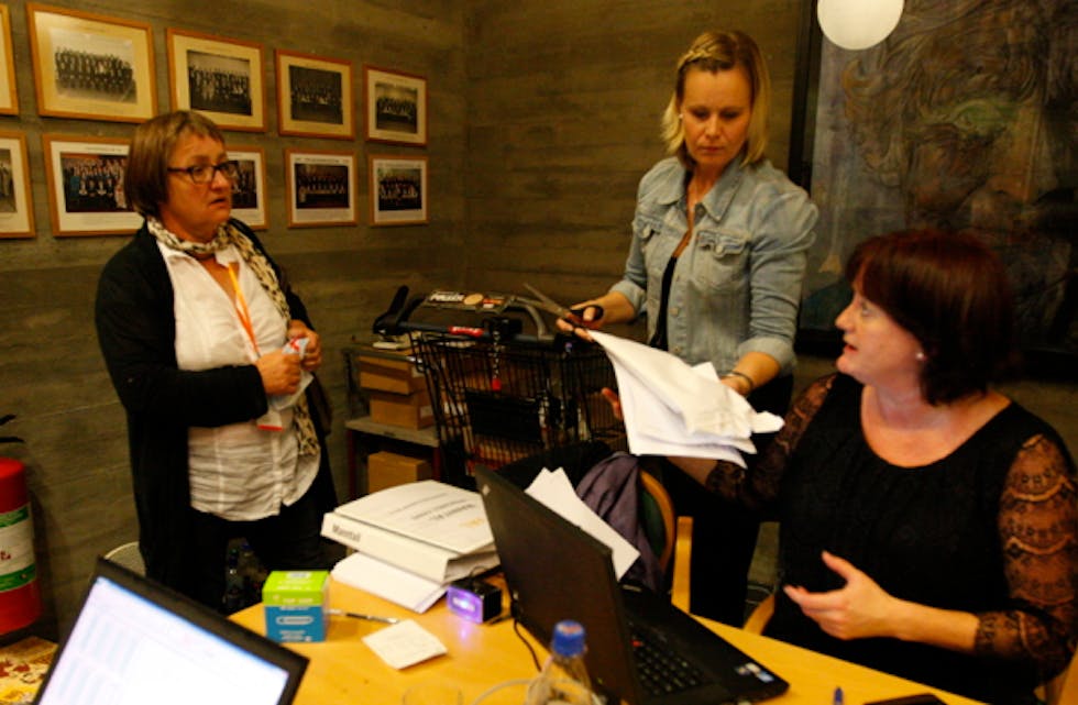 Full kontroll nå like etter klokka 22.00. Frå venstre Randib rettedal Åshild Austerheim Milje og Liv Jorunn Frønsdal. Foto: Alf-Einar Kvalavåg