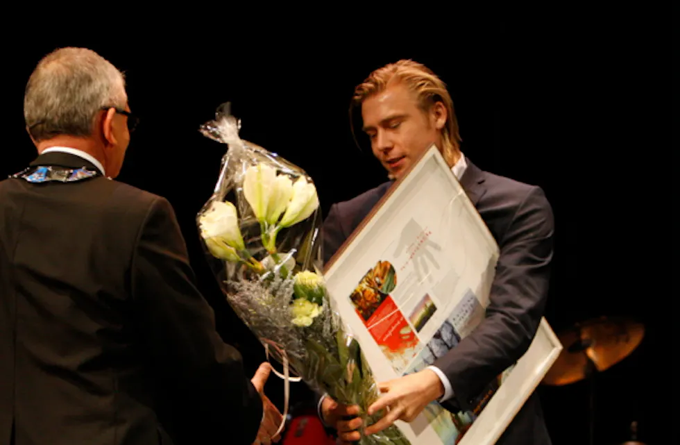 Alexander Søderlund spelte på landslaget i Sør-Afrika sist det var nyttårsmottaking. Men denne gongen hadde ordføraren fått tak i han. Foto: Alf-Einar Kvalavåg