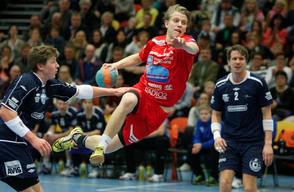 Victor Sandberg sveva høgt over golvet i Sysco Arena og satte Viking under stort press. Foto: Alf-Einar Kvalavåg