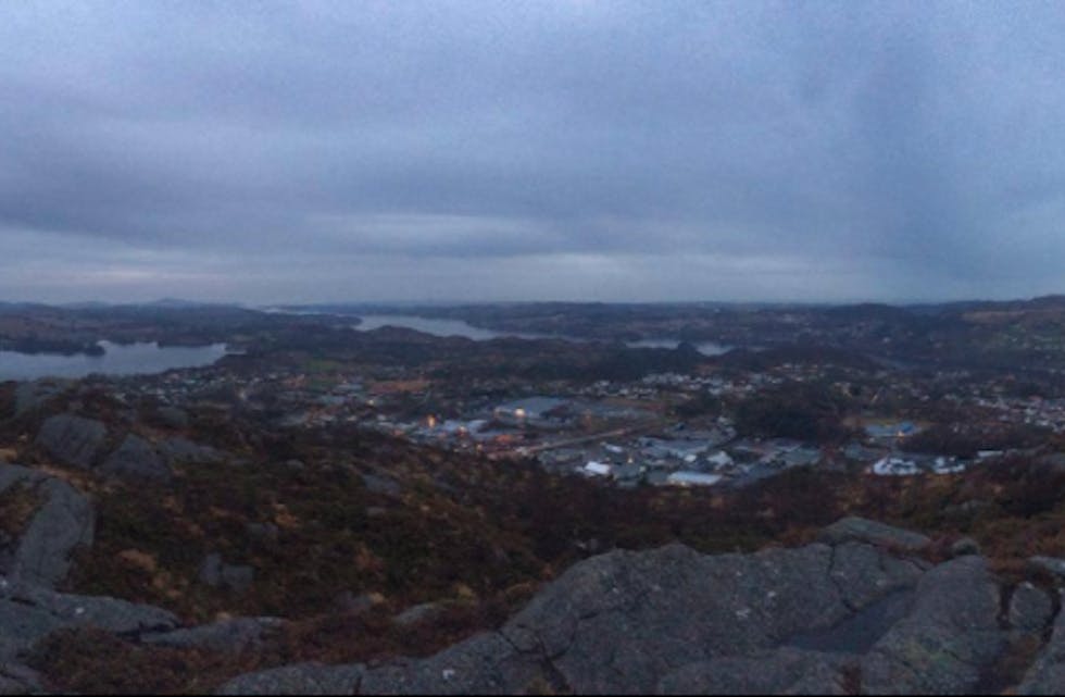 Helgelandsfjellet på Frakkagjerd, tatt nå i kveld. Fantastisk utsikt. Foto: Svanlaug Mæland