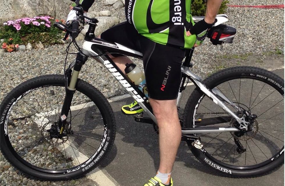 Denne syklen er stolen frå Garhaug sist natt. Har du sett nokon snoke rundt på Garhaug vil politiet ha tips.