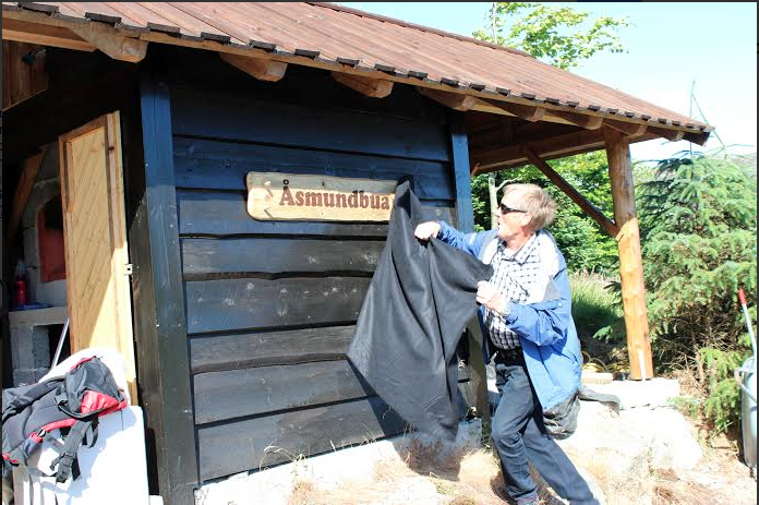 Åsmund Vae sto for opninga av eldhuset. Foto: Morten Salvsesen