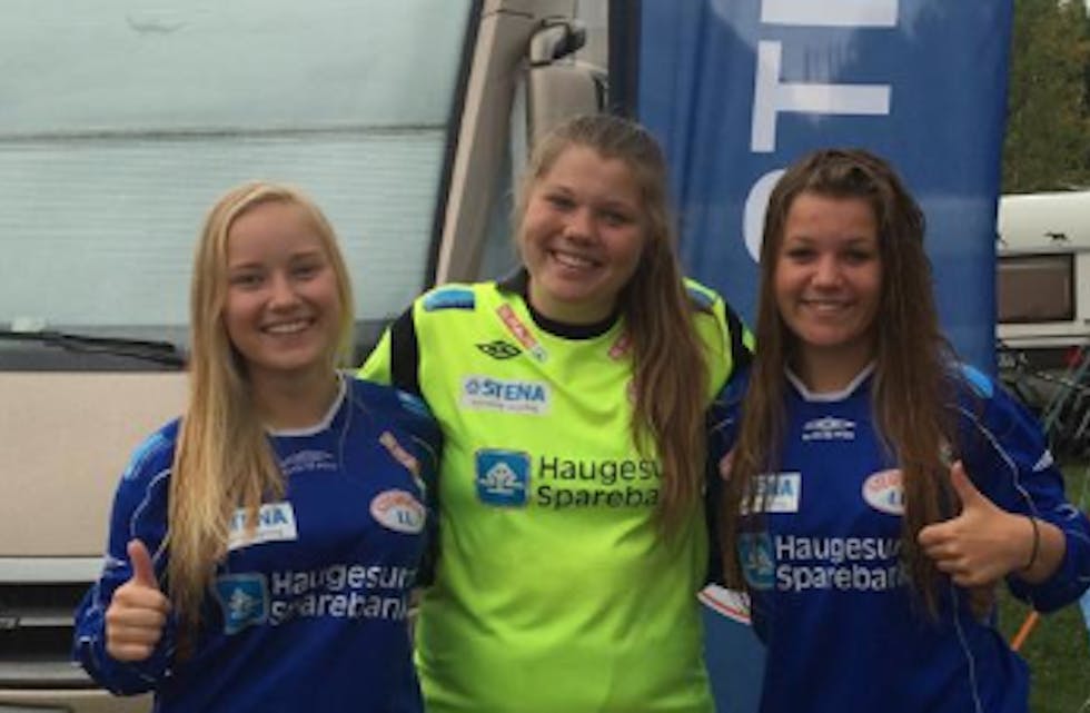 Stegaberg er på plass på campingen på Ekeberg. Her er Silje Linn, Hedda og Helene fra J16. Ingen sure miner tross tap i opningskampen. Foto: Svanlaug Mæland
