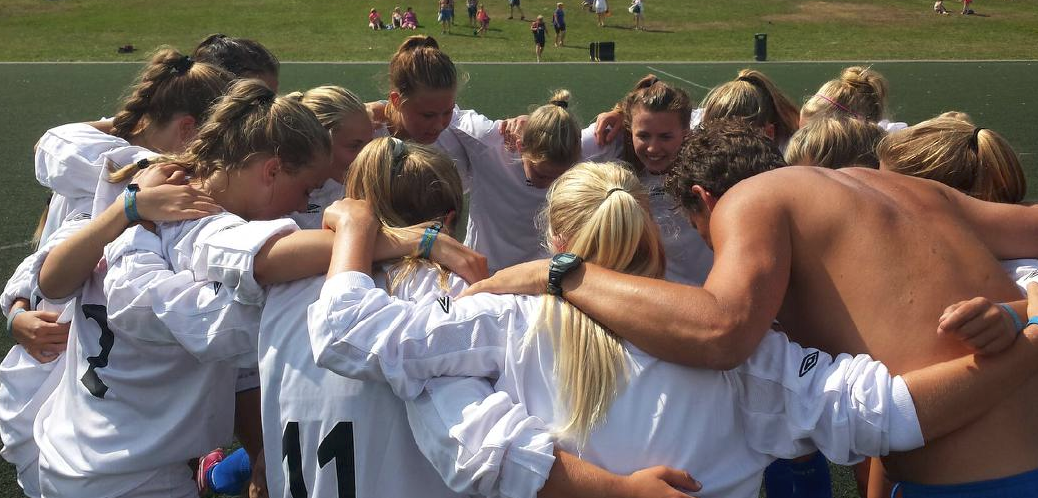 Ein liten peptalk var god å ha på vegen mot 4-0-sigeren over Østre Slidre. Foto: Arvid Bakken