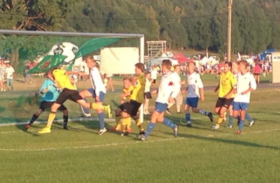Skjold hadde mange sjansar, men fekk ikkje mål mot Sandviken. Likevel blir det a-spel på juniorane. Foto: Anne Haraldseid