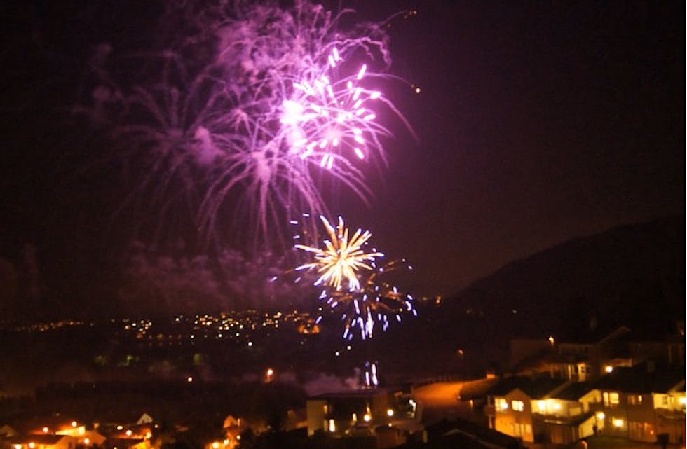 Slik såg det ut frå terrassen til Lars Røthe i 22-tiden i kveld. Foto: Lars Røthe