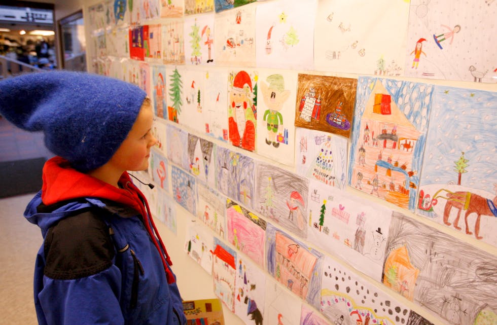 Simon Sønstabø Johanssen var innom og kikka i dag og ser at mange har sendt inn flotte juleteigninger.