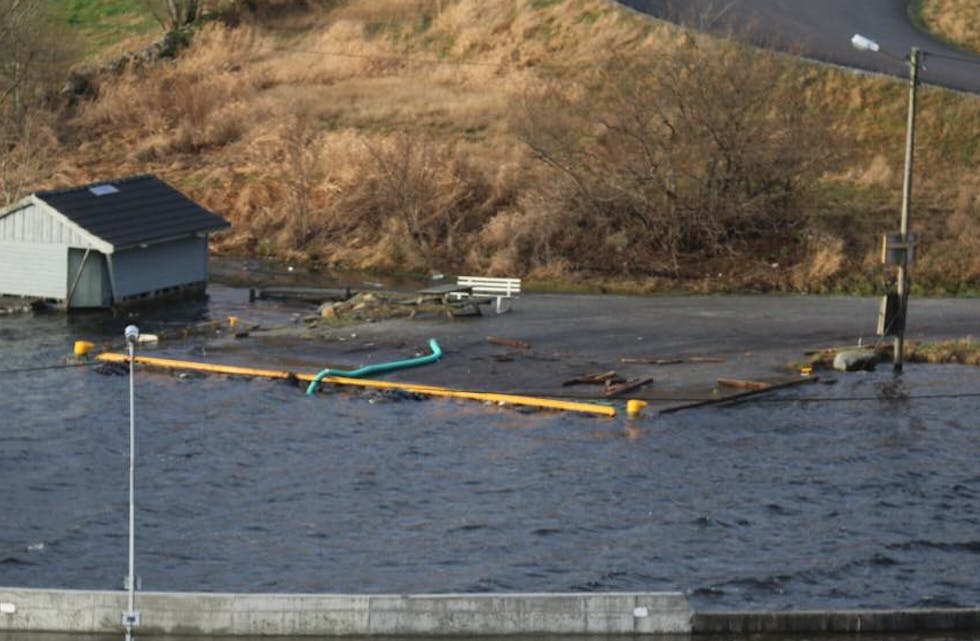 Slik ser det ut i Førre. Politiet oppfordrar folk til å ver forsiktige. Foto: Åge Wee