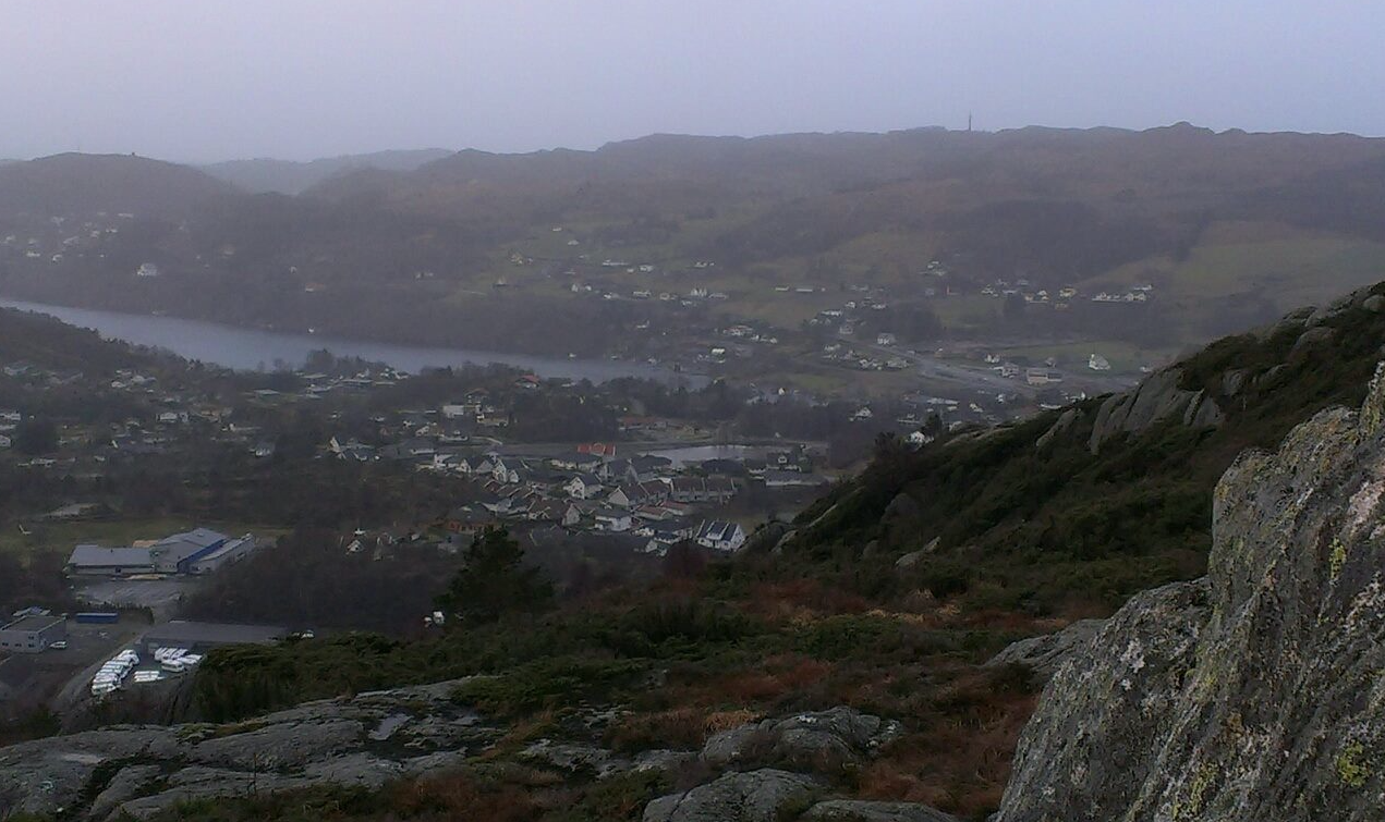 Fleire har vore på Helgelandsfjellet i vinden. Grått over Frakkagjerd i dag. Foto: Leif Stølsvik