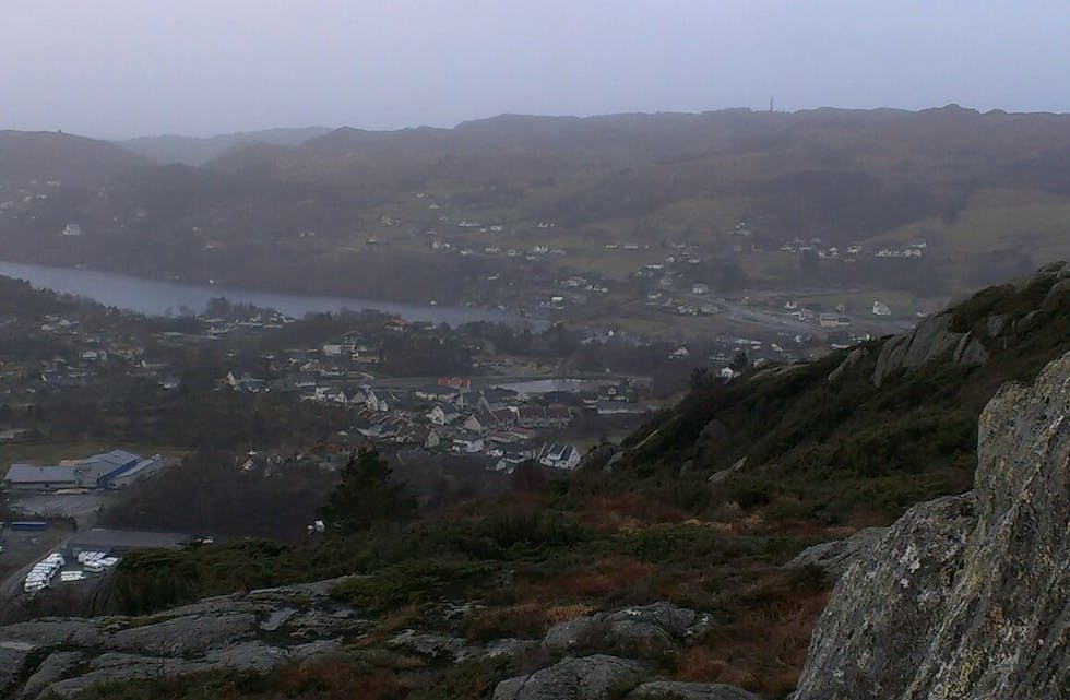 Fleire har vore på Helgelandsfjellet i vinden. Grått over Frakkagjerd i dag. Foto: Leif Stølsvik