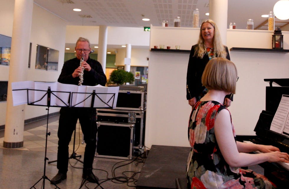 Pianist Marina Johansson, oboist Arild Halvorsen og vokalist Toril Søfteland Sæbø spilte i dagens lunsjkonsert i Tysværtunet.