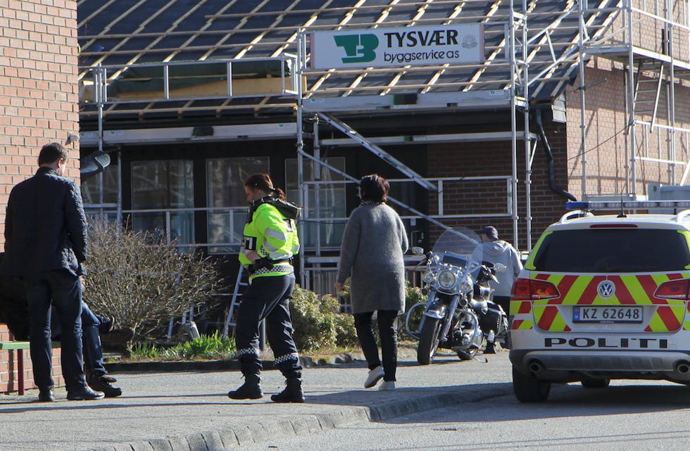 Politiet var raskt på plass ved rådhuset. Foto: Mona Terjesen