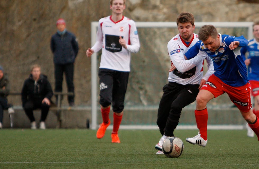 Det blei mykje gi og ta då Tore Espevik og Nedstrand møtte Stega 2 og Thomas Hovland. Foto: Alf-Einar Kvalavåg
