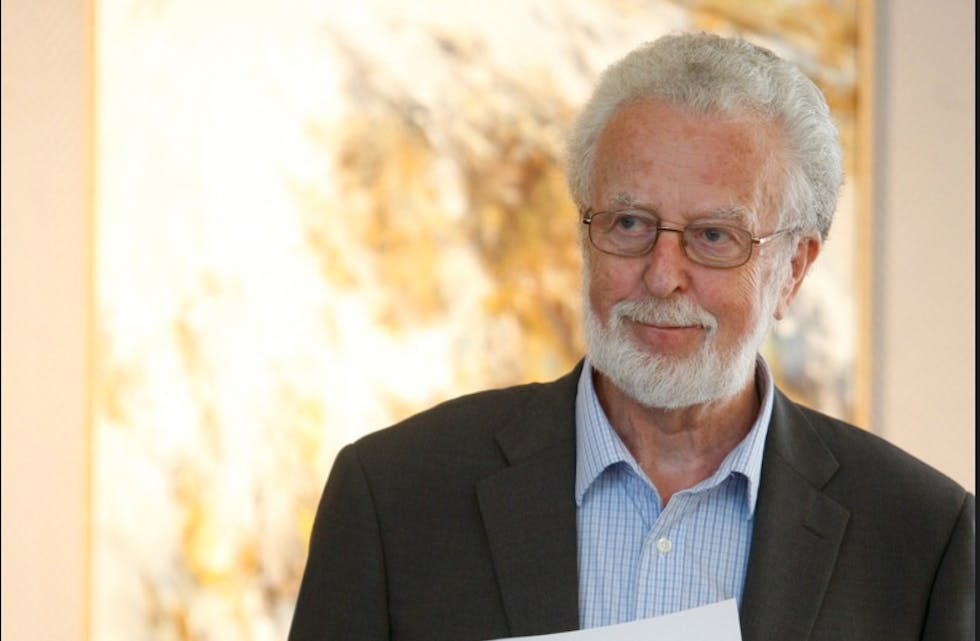 Det er fint, spanande og ikkje minst populært det Olav Nygaard har produsert dei siste to åra. Nå heng bileta på veggen i kulturhuset uit Midtsommarfesten. Foto: Alf-Einar Kvalavåg