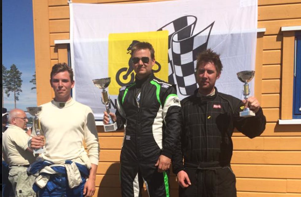 Ole William Nærsnes, Bjørn Tvedt og Arild Riise på pallen etter finale 3 på Vålerbanen. Foto: Heidi Bjørstad Tvedt
