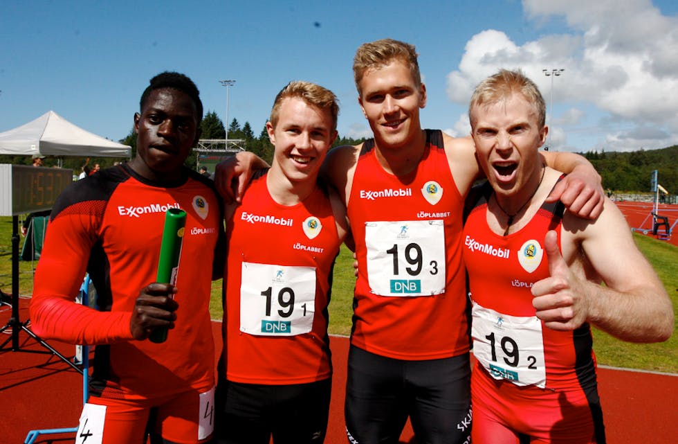 Skjalg blei nummer to på 1.000 meter stafett: Frå venstre: Mike Lubsen, Mathias Hove Johansen, Simen Tjelta Larsen og Lars Jøran Storhaug. Foto: Alf-Einar Kvalavåg