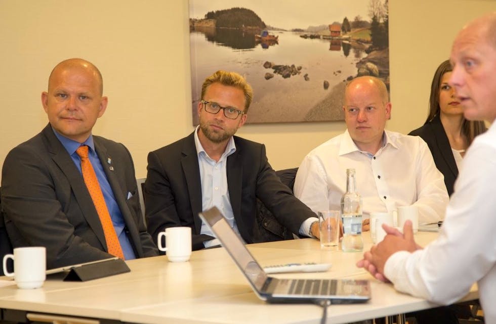 Jarle Utne Reitan, Tore Meinert og Ola S. Apeland var blant gjestene som ble informert om avtlen til Nærenergi.