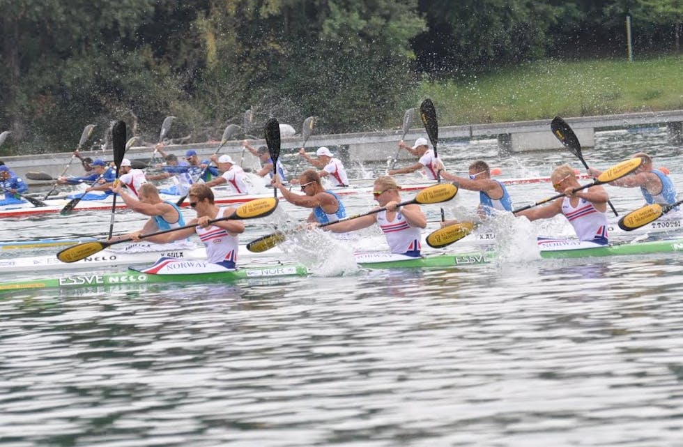 K-4 en som åpnet litt bak, da de lå på 8 plass frem til halvkjørt, 500 meter, men avsluttet meget sterkt i et det sterke heatet de var i og de ble til slutt nr. 5 og er klar for videre padling og semifinale i morgen.