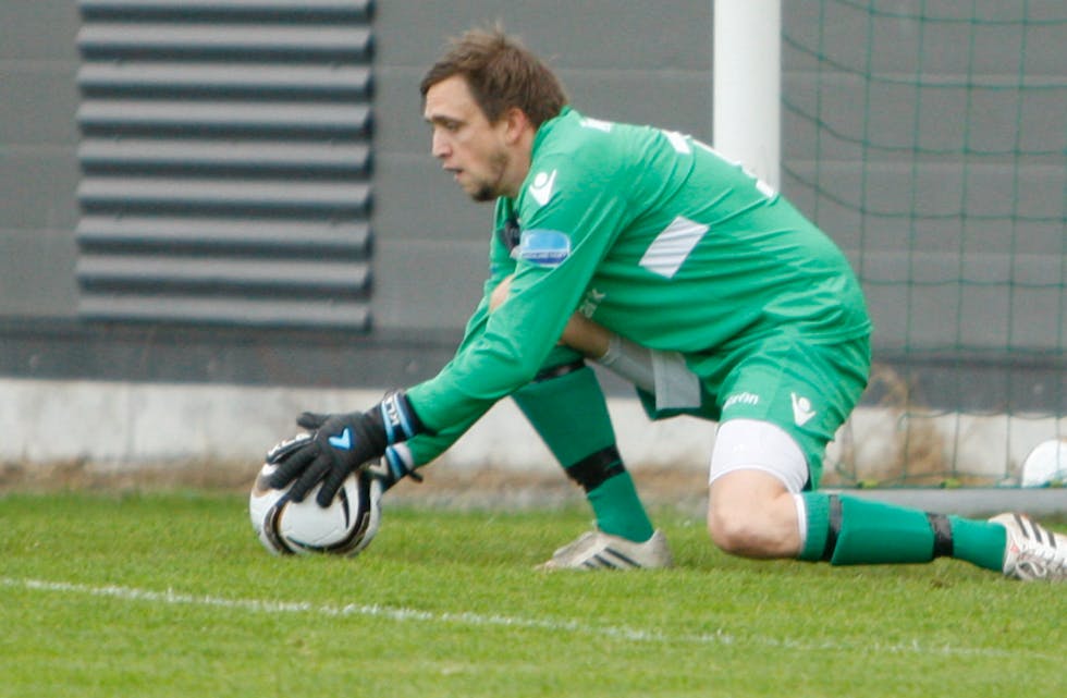 Skjold-keeper Rune Lindanger i aksjon mot Sunde. Foto: Alf-Einar Kvalavåg