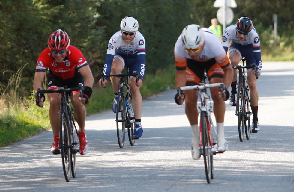 Tor Olav Gregersen (bak t.v.) og Magne Aarsteinsen kom inn som nummer 8. og 7. i Tysværrittet. Foto: Alf-Einar Kvalavåg