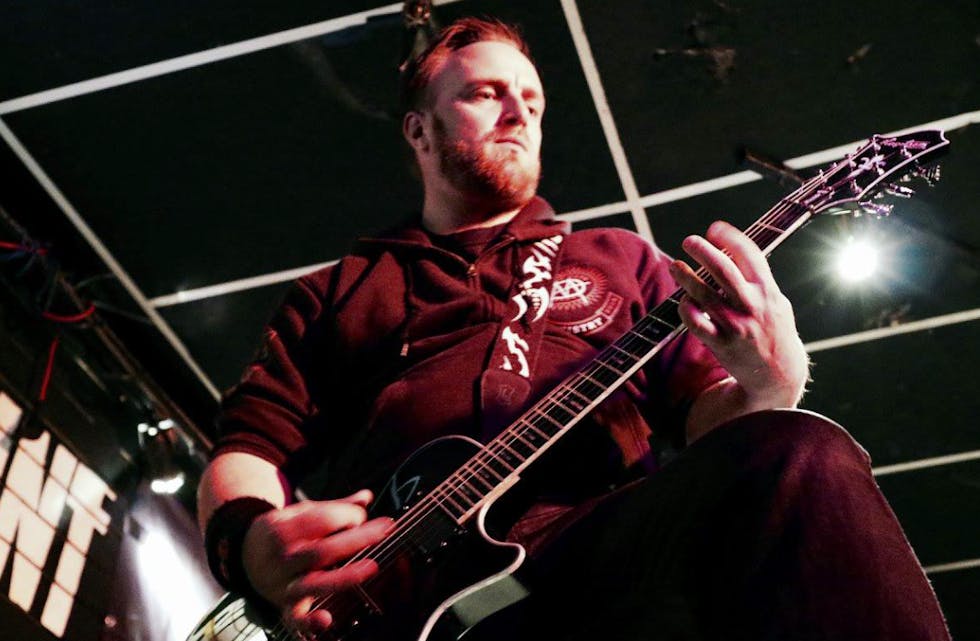 Viktor Braadland i aksjon på scenen i Stavanger. Foto: Privat