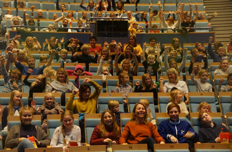 Mye folk og mye god film på kino i Tysværtunet. Foto: Øystein Simonsen