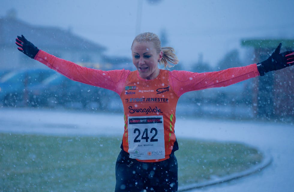 Ann Kristin Mosbron både arrangerer og løper i Karmøy Maraton. Foto: Marit Ryland