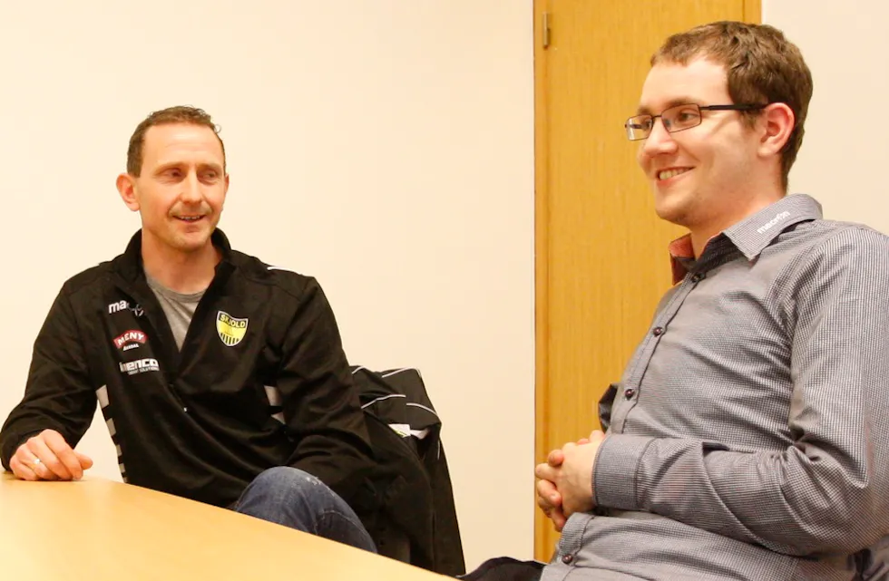 Bjarne Vierdal (t.v.) må på jakt etter ny daglig leder i Skjold. Daniel Strand flytter til Ålesund denne sommeren. Foto: Alf-Einar Kvalavåg