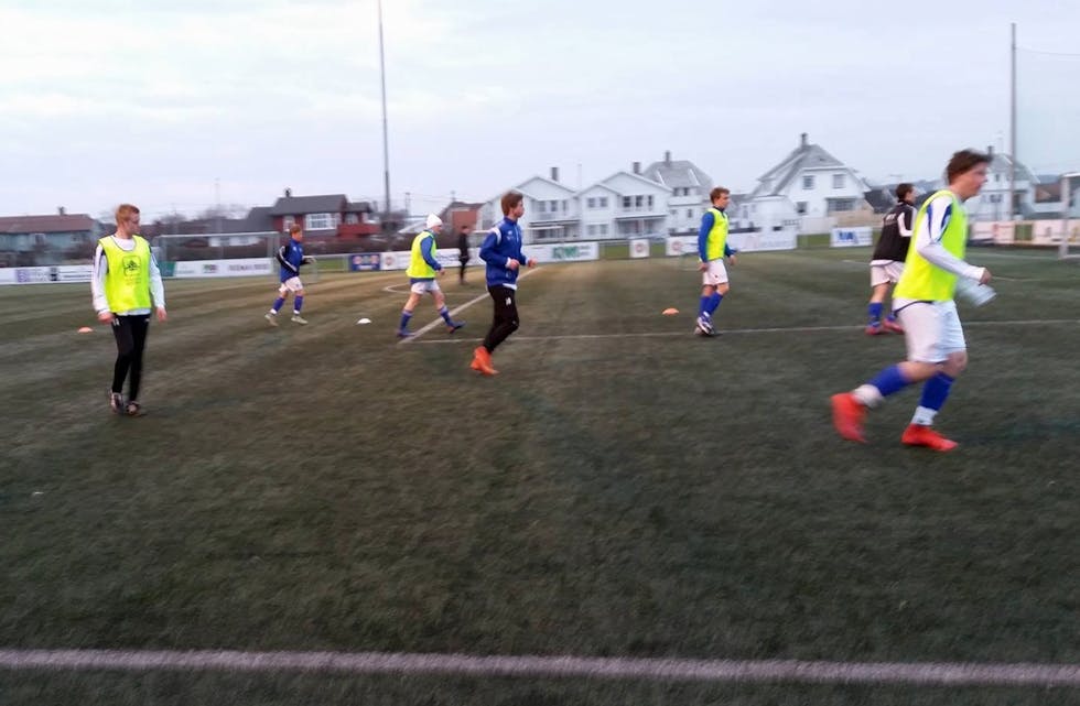 Falkeid er i gang med oppvarminga på Åkra. Foto: Alf Klæhaug